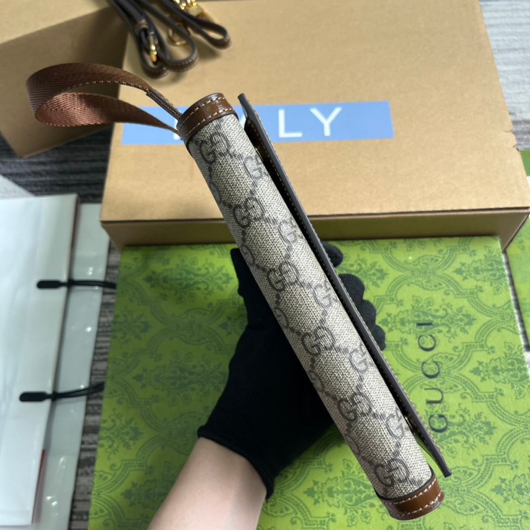 Pochette GG 20 à fermoir en toile beige et cuir de veau marron