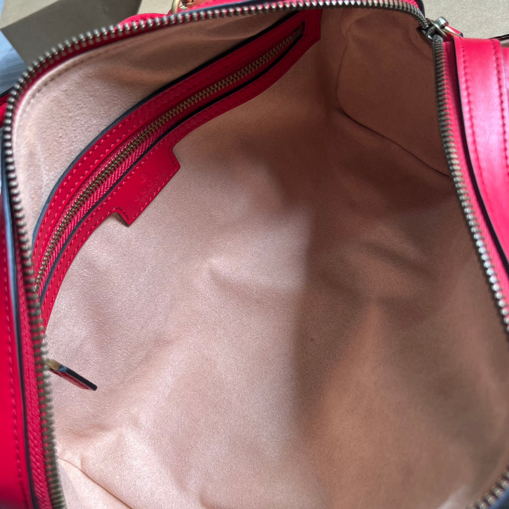 SAC À MAIN GG MARMONT MATELASSE 27 EN CUIR DE VEAU ROUGE CERISE