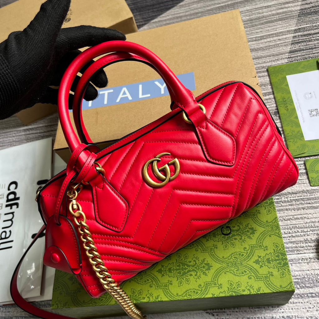 SAC À MAIN GG MARMONT MATELASSE 27 EN CUIR DE VEAU ROUGE CERISE