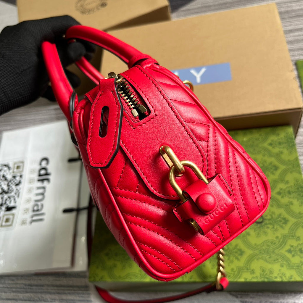 SAC À MAIN GG MARMONT MATELASSE 27 EN CUIR DE VEAU ROUGE CERISE