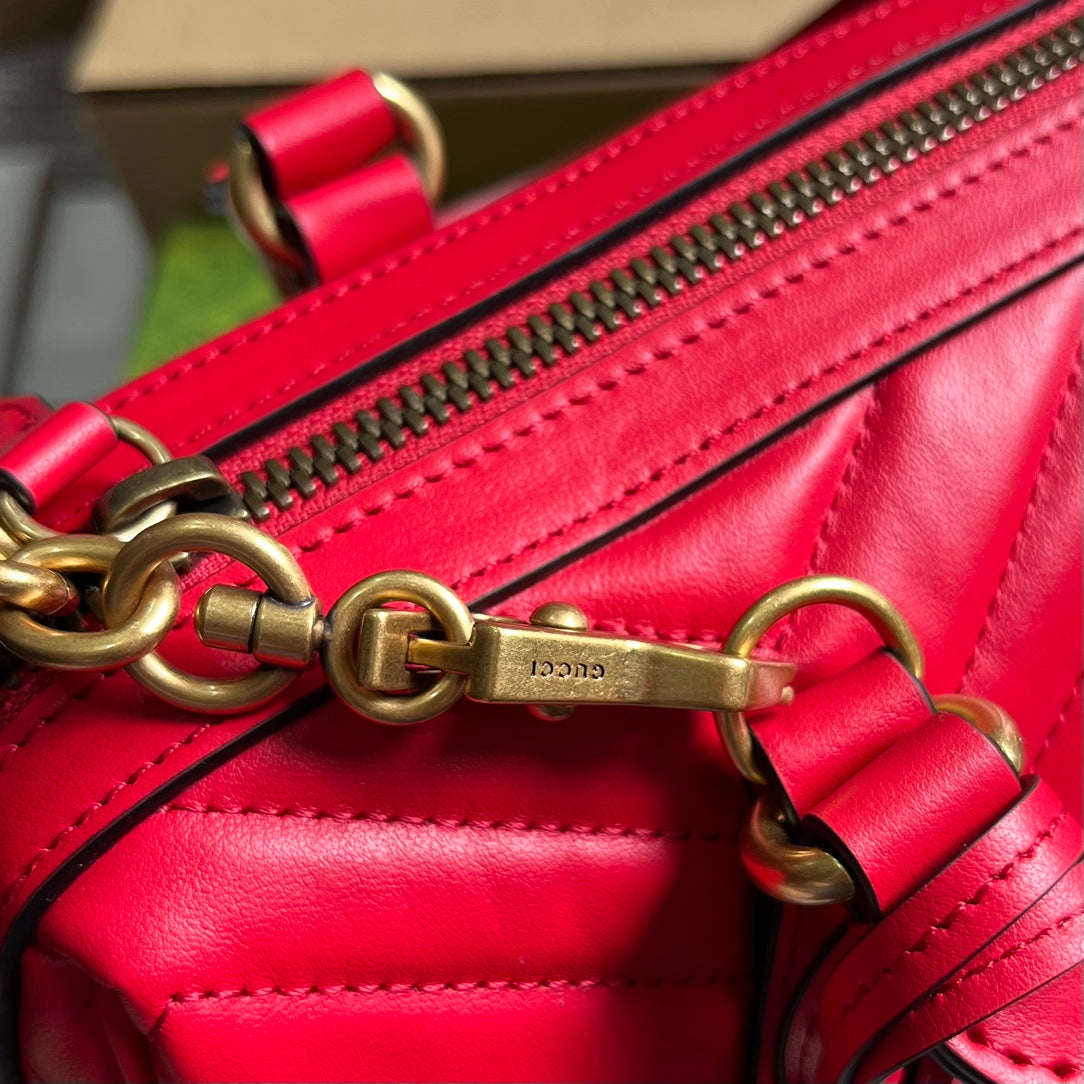 SAC À MAIN GG MARMONT MATELASSE 27 EN CUIR DE VEAU ROUGE CERISE