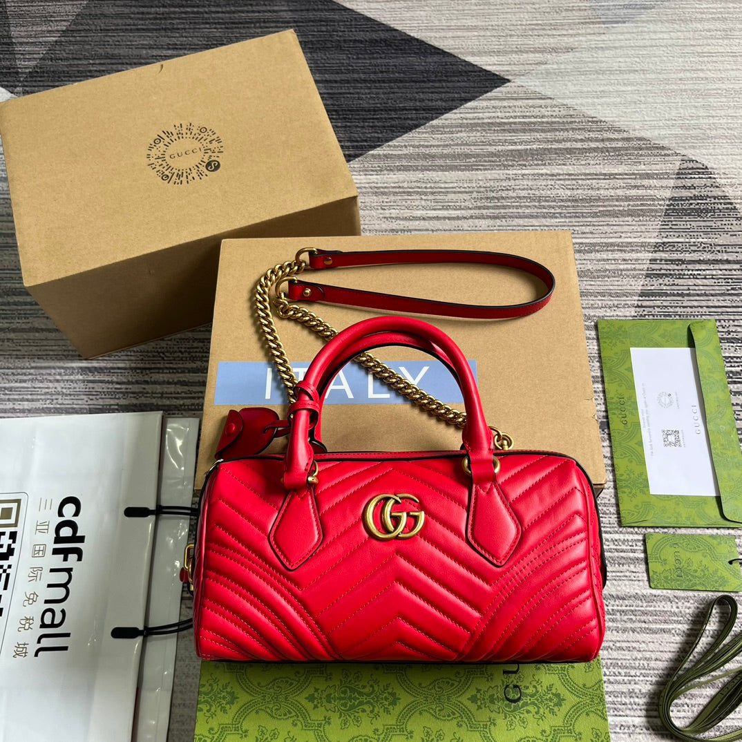 SAC À MAIN GG MARMONT MATELASSE 27 EN CUIR DE VEAU ROUGE CERISE