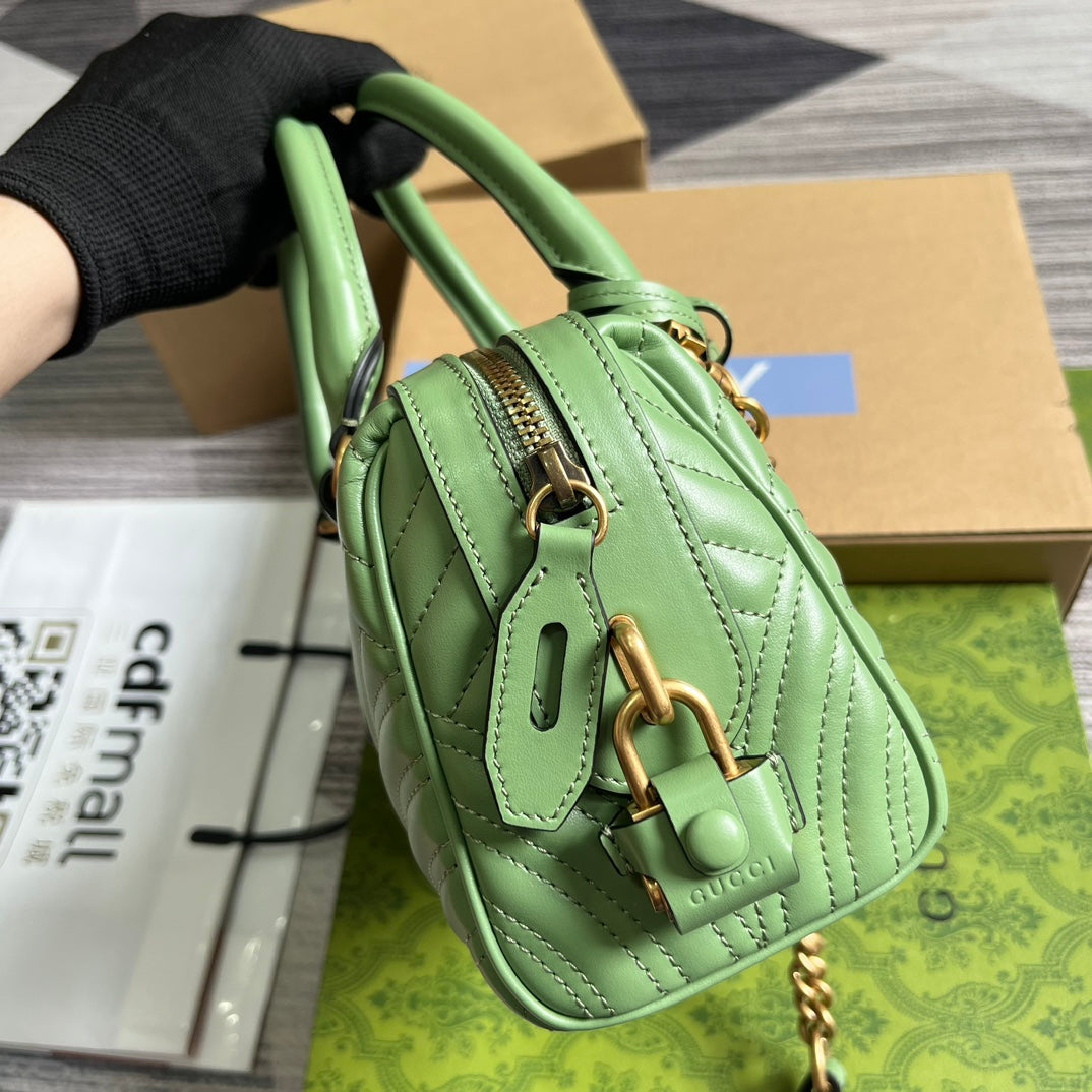 SAC À MAIN GG MARMONT MATELASSE 27 EN CUIR DE VEAU VERT CLAIR