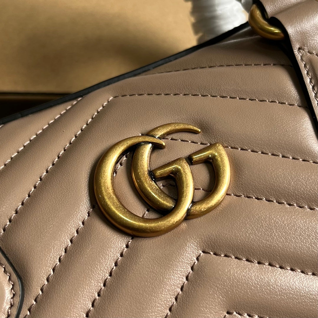SAC À MAIN GG MARMONT MATELASSE 27 EN CUIR DE VEAU BEIGE