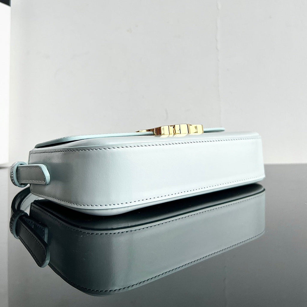 TRIOMPHE 20 CUIR DE VEAU BLEU PASTEL