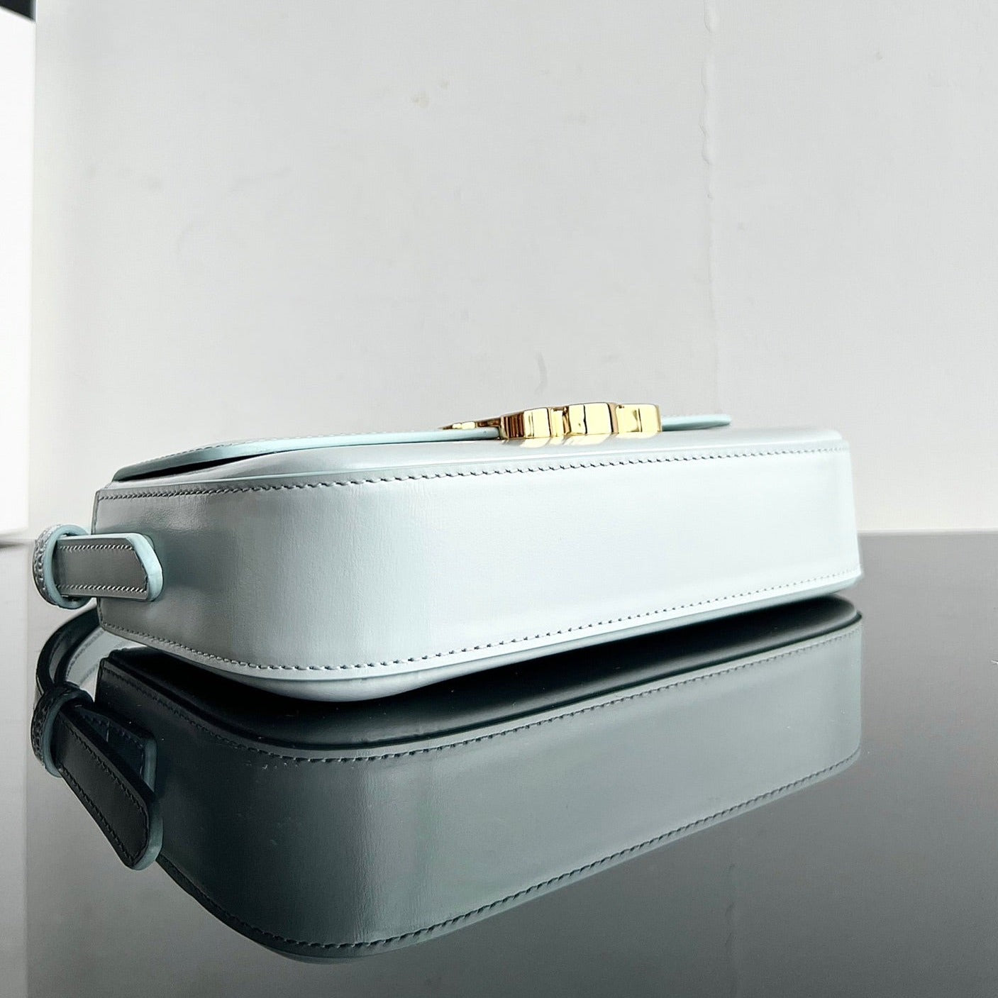 TRIOMPHE 20 CUIR DE VEAU BLEU PASTEL