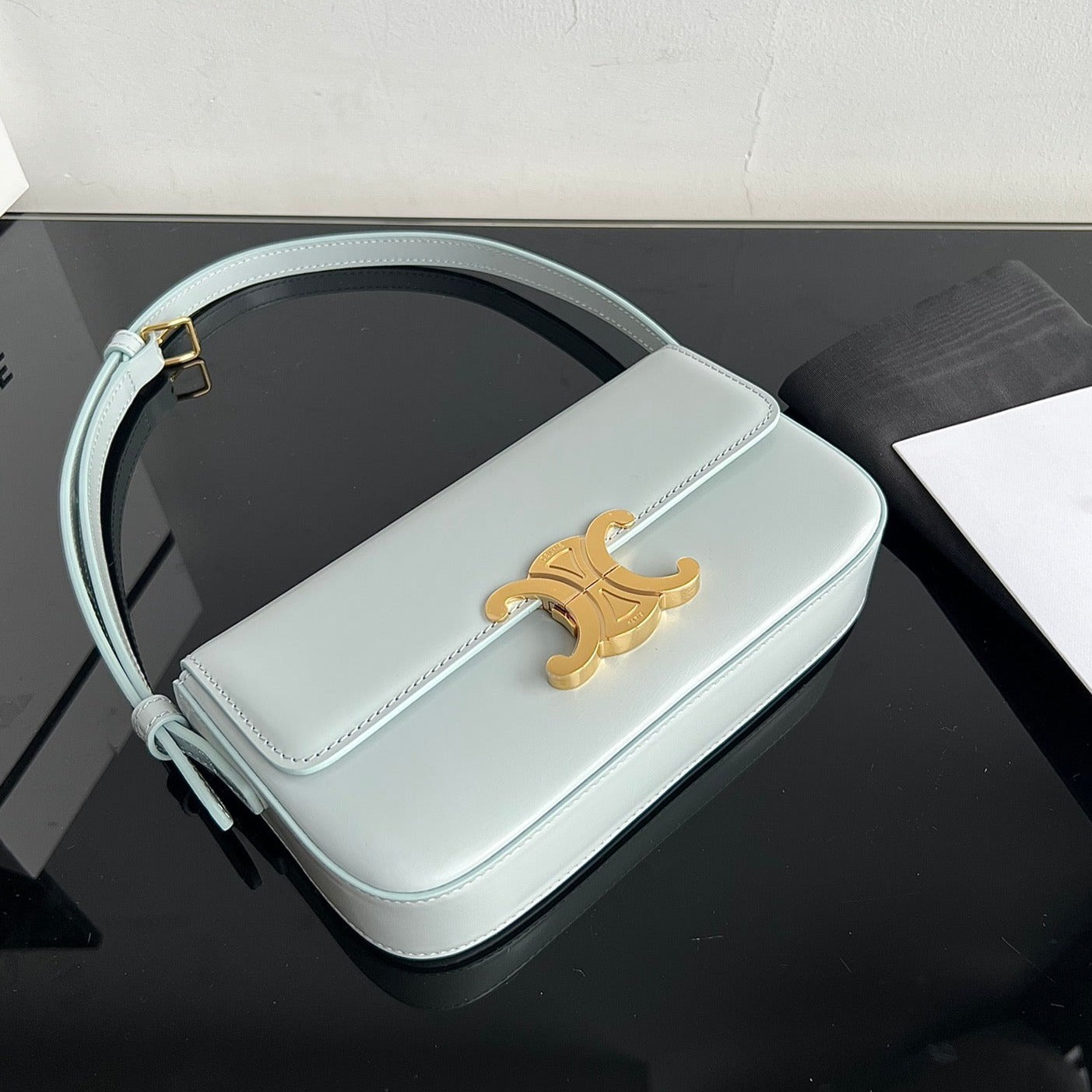 TRIOMPHE 20 CUIR DE VEAU BLEU PASTEL