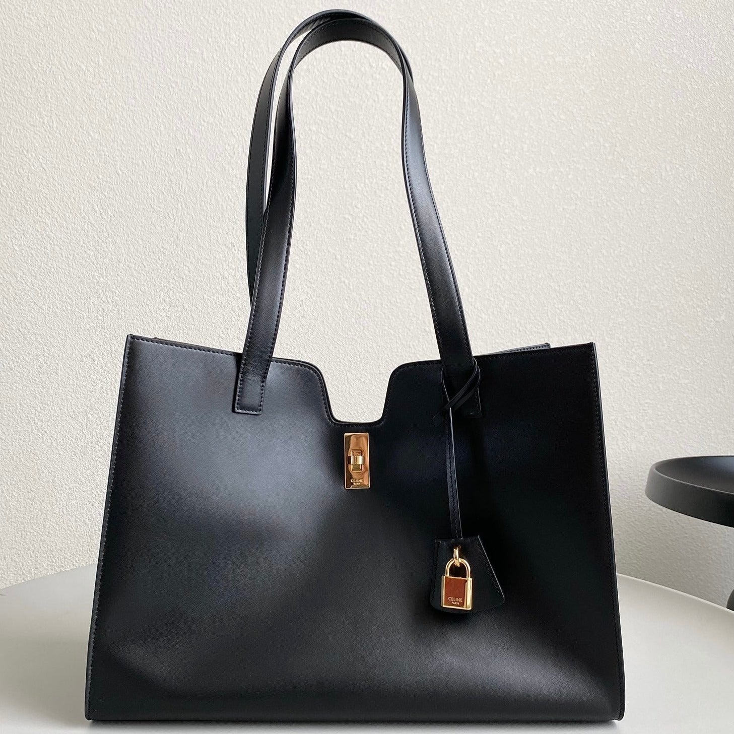 CABAS TRIOMPHE 37 NOIR EN CUIR DE VEAU LISSE
