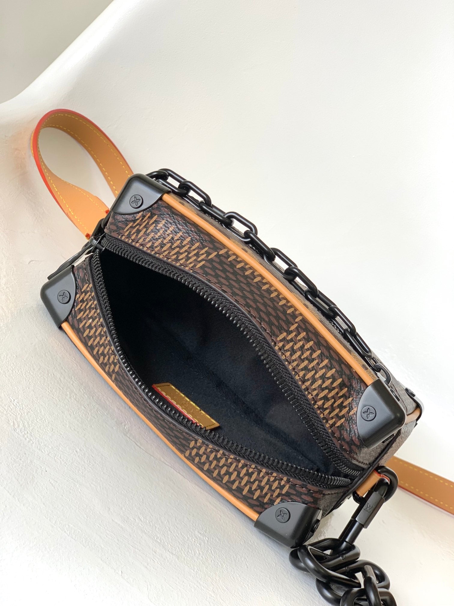 MINI COFFRE SOUPLE 18 PO EN TOILE ENDUITE DAMIER ÉBÈNE MARRON CHAÎNE NOIRE