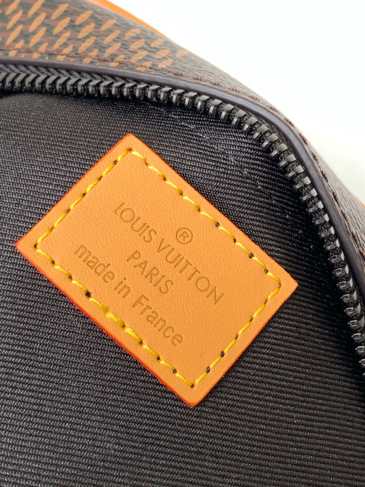 MINI COFFRE SOUPLE 18 PO EN TOILE ENDUITE DAMIER ÉBÈNE MARRON CHAÎNE NOIRE