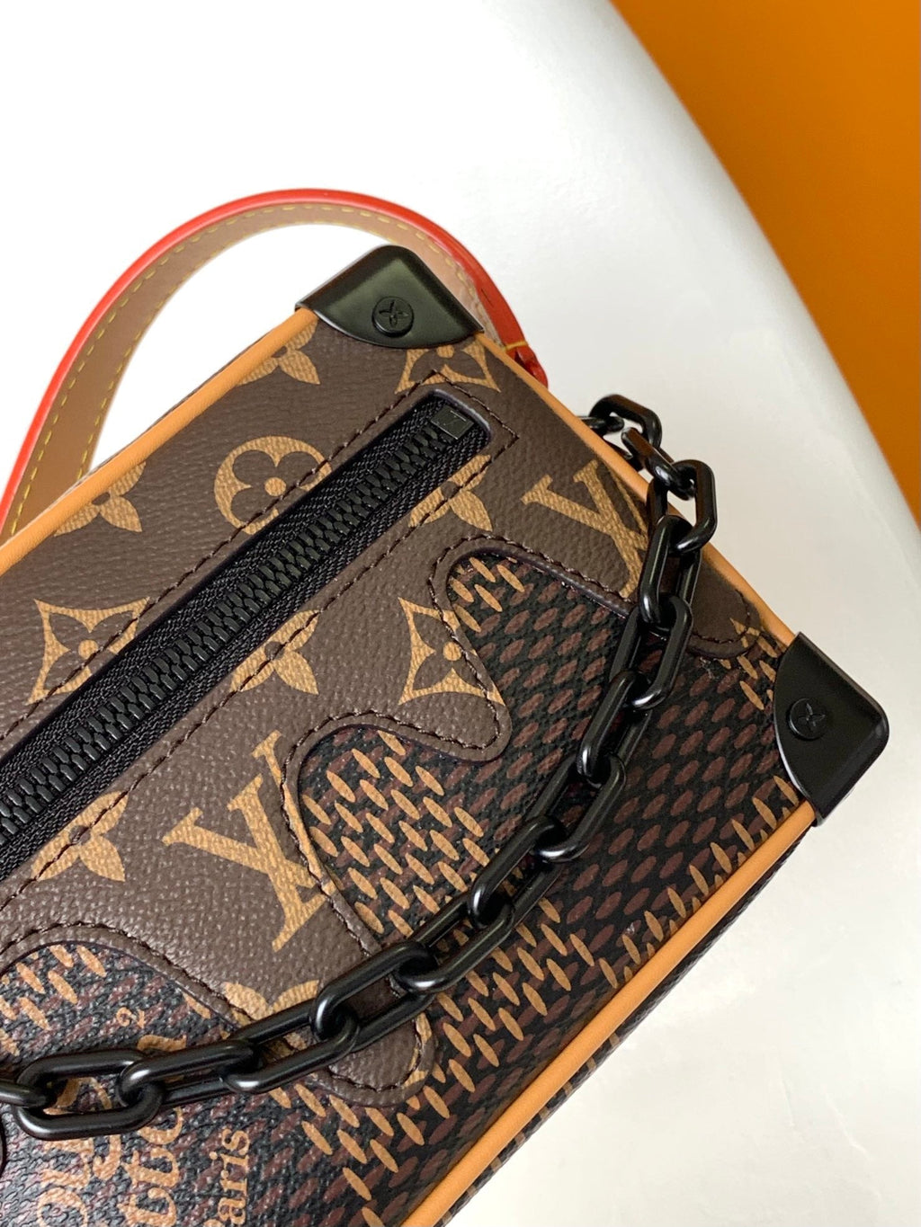 MINI COFFRE SOUPLE 18 PO EN TOILE ENDUITE DAMIER ÉBÈNE MARRON CHAÎNE NOIRE