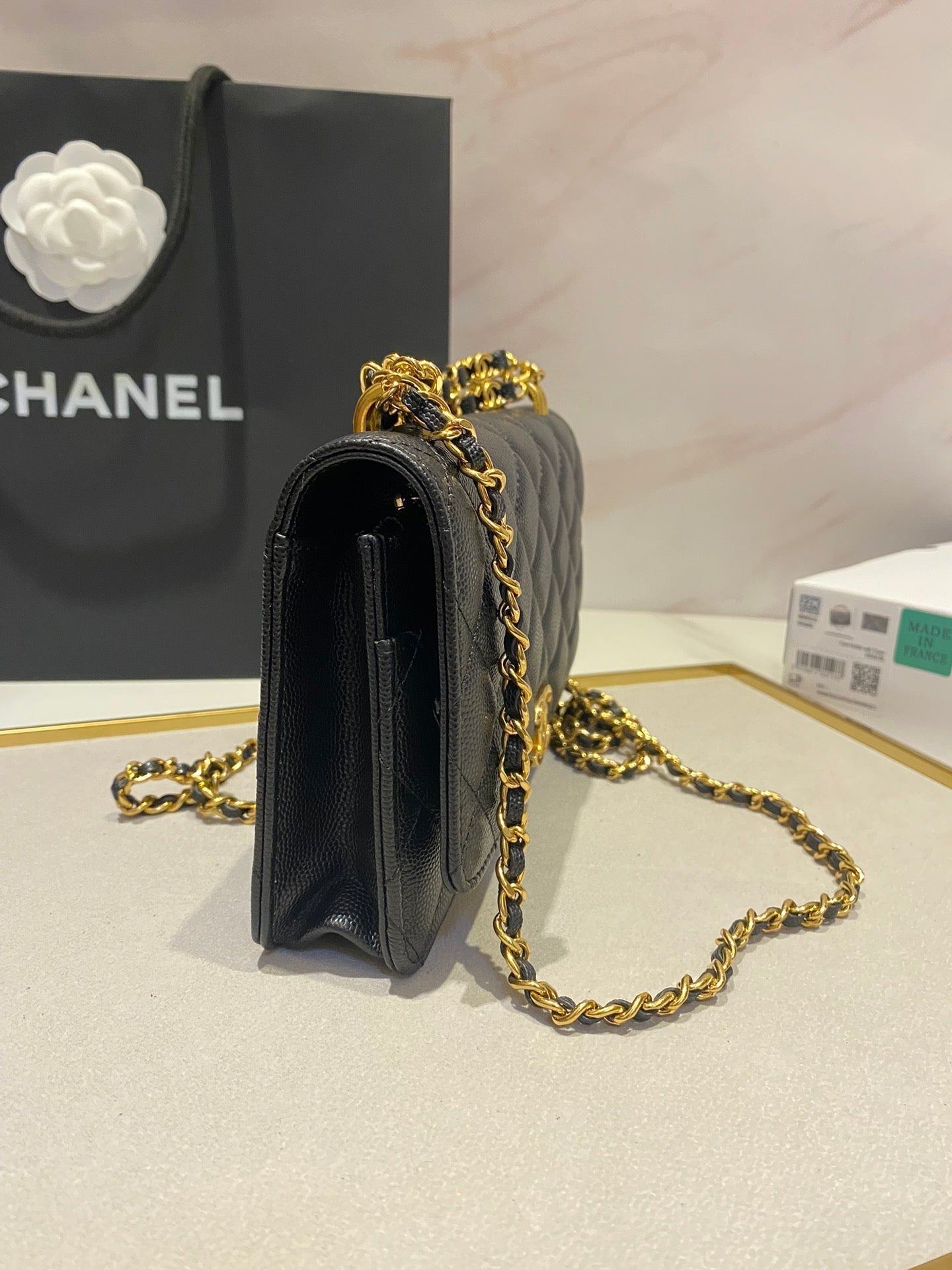 CC 24K WOC 19CM CUIR DE VEAU GRAINÉ NOIR QUINCAILLERIE OR