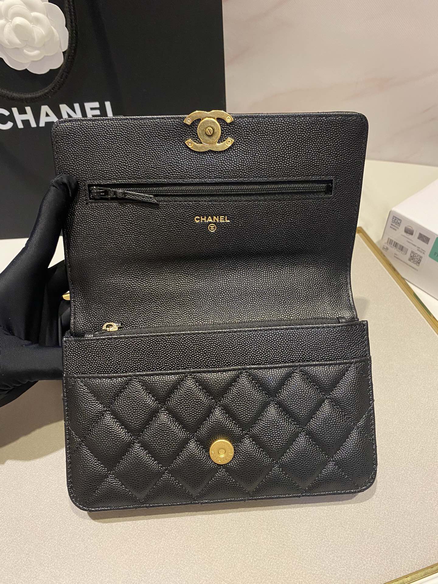 CC 24K WOC 19CM CUIR DE VEAU GRAINÉ NOIR QUINCAILLERIE OR