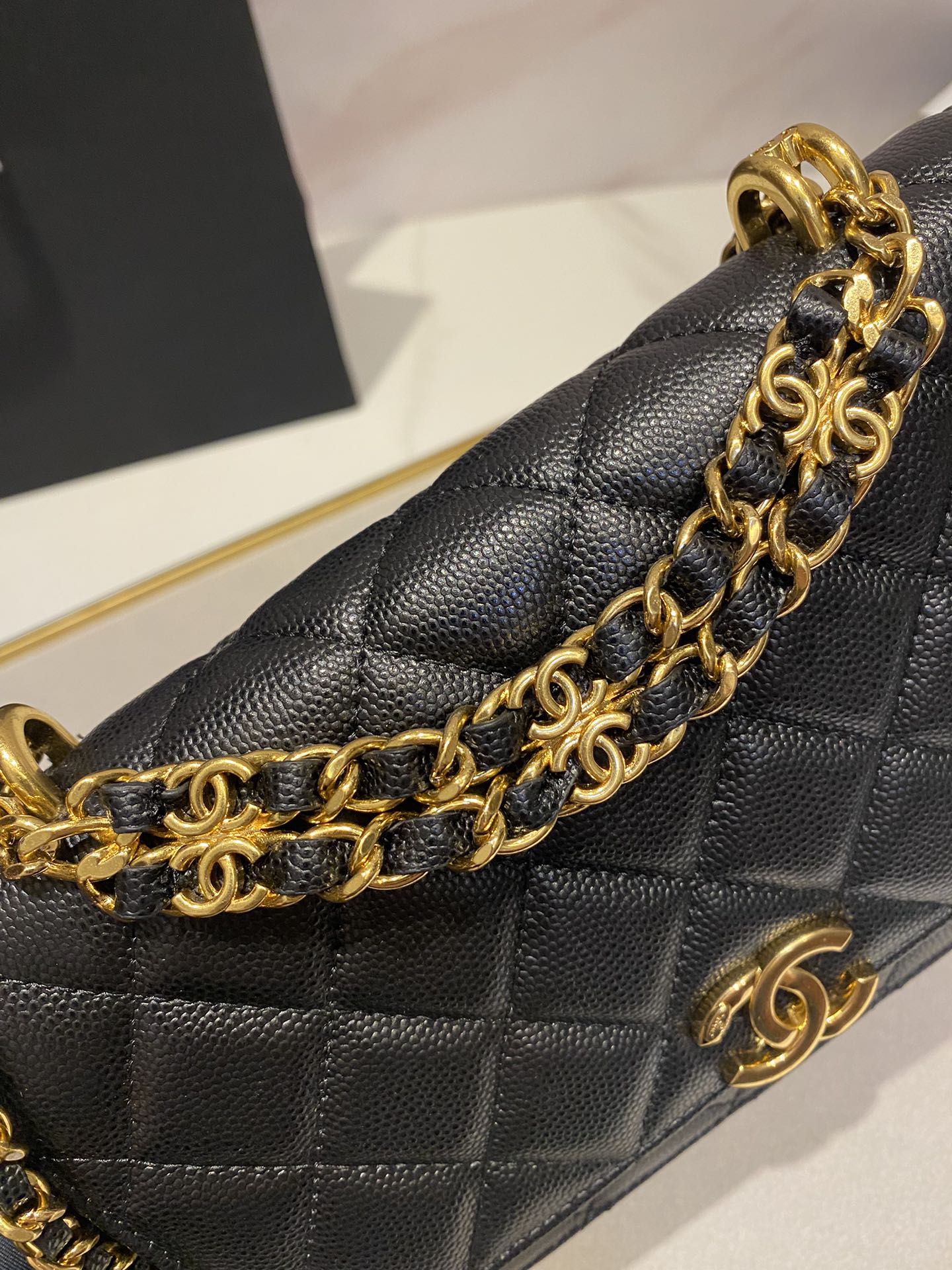 CC 24K WOC 19CM CUIR DE VEAU GRAINÉ NOIR QUINCAILLERIE OR