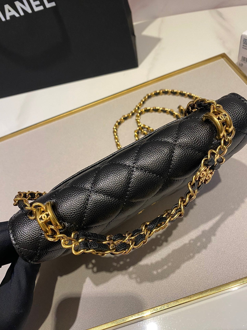CC 24K WOC 19CM CUIR DE VEAU GRAINÉ NOIR QUINCAILLERIE OR