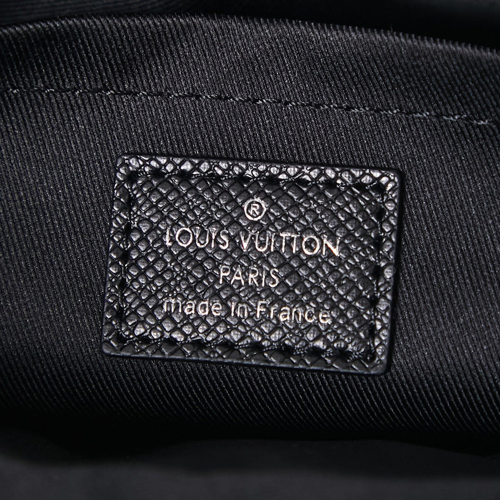 Sac messager d'extérieur 26 pouces en cuir mélangé Taiga noir et toile Monogram Eclipse