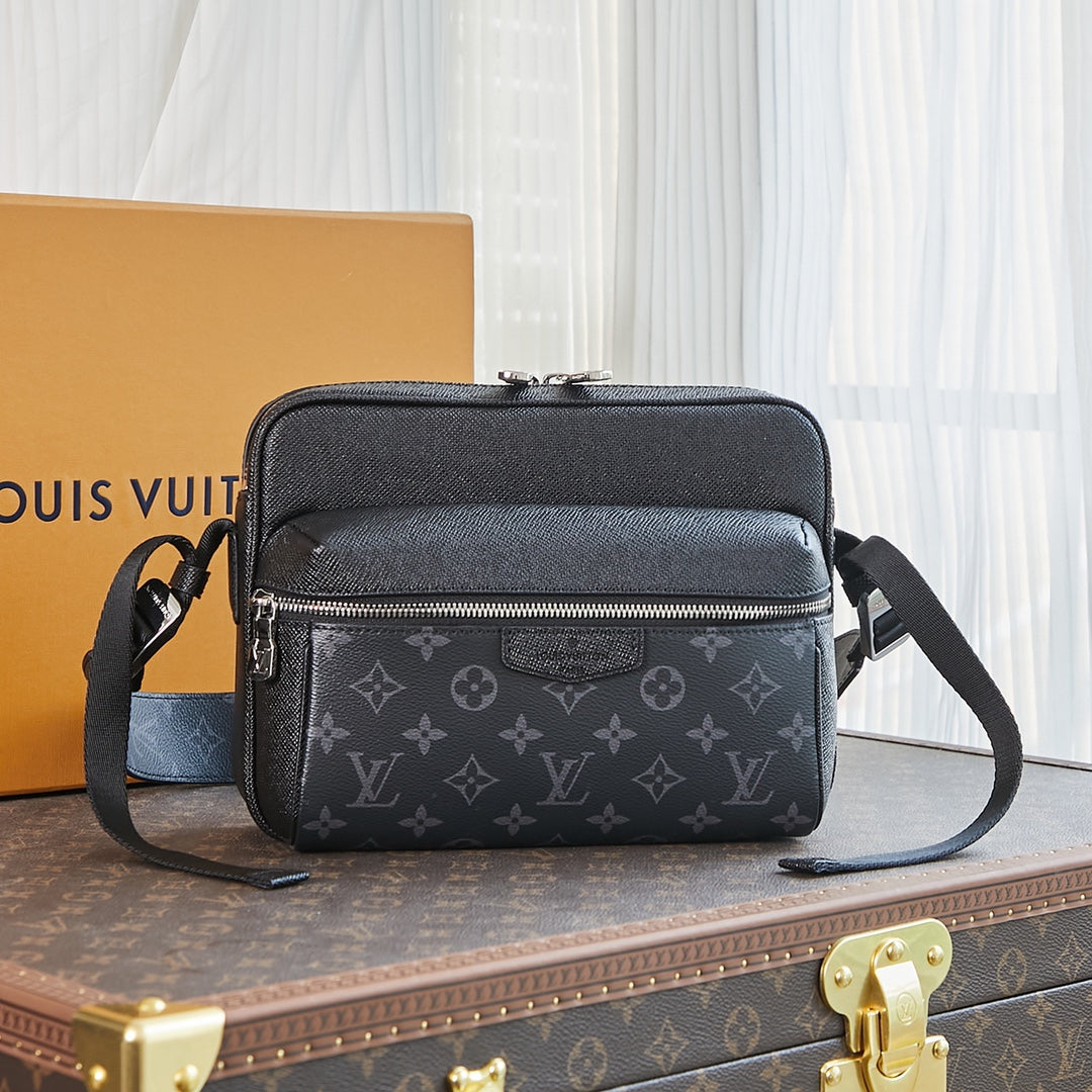 Sac messager d'extérieur 26 pouces en cuir mélangé Taiga noir et toile Monogram Eclipse