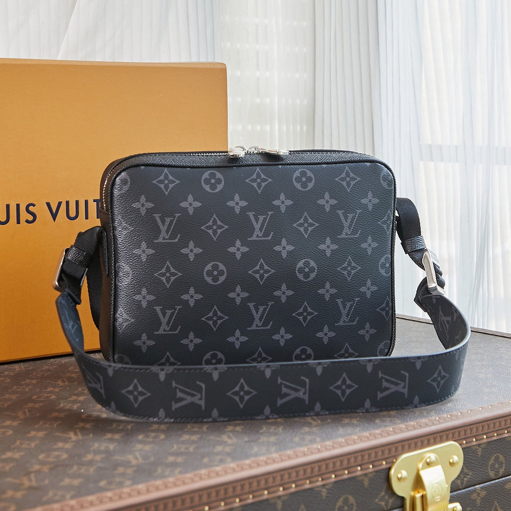 Sac messager d'extérieur 26 pouces en cuir mélangé Taiga noir et toile Monogram Eclipse