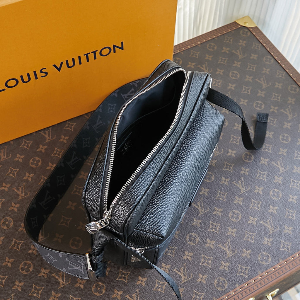Sac messager d'extérieur 26 pouces en cuir mélangé Taiga noir et toile Monogram Eclipse