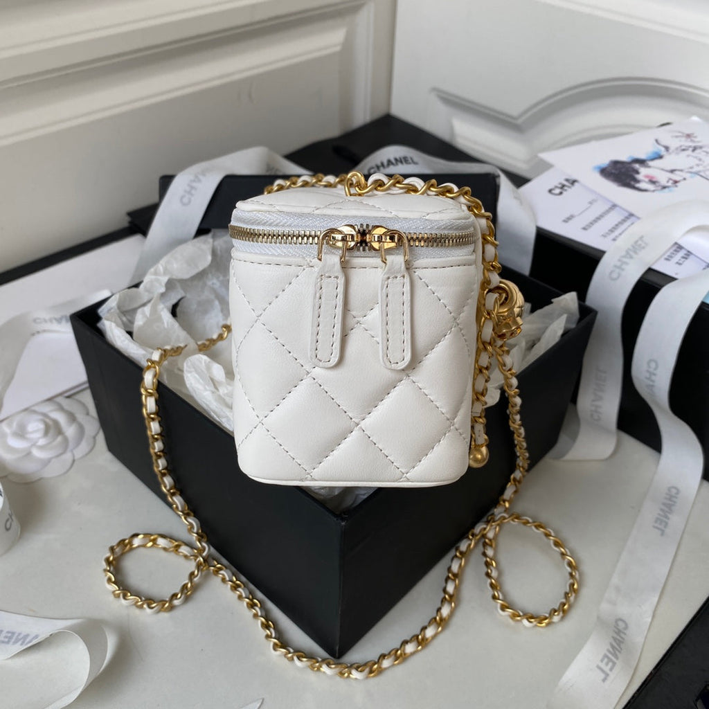 PETITE TROUSSE DE VANITY 17 EN CUIR DE VEAU BLANC QUINCAILLERIE DORÉ