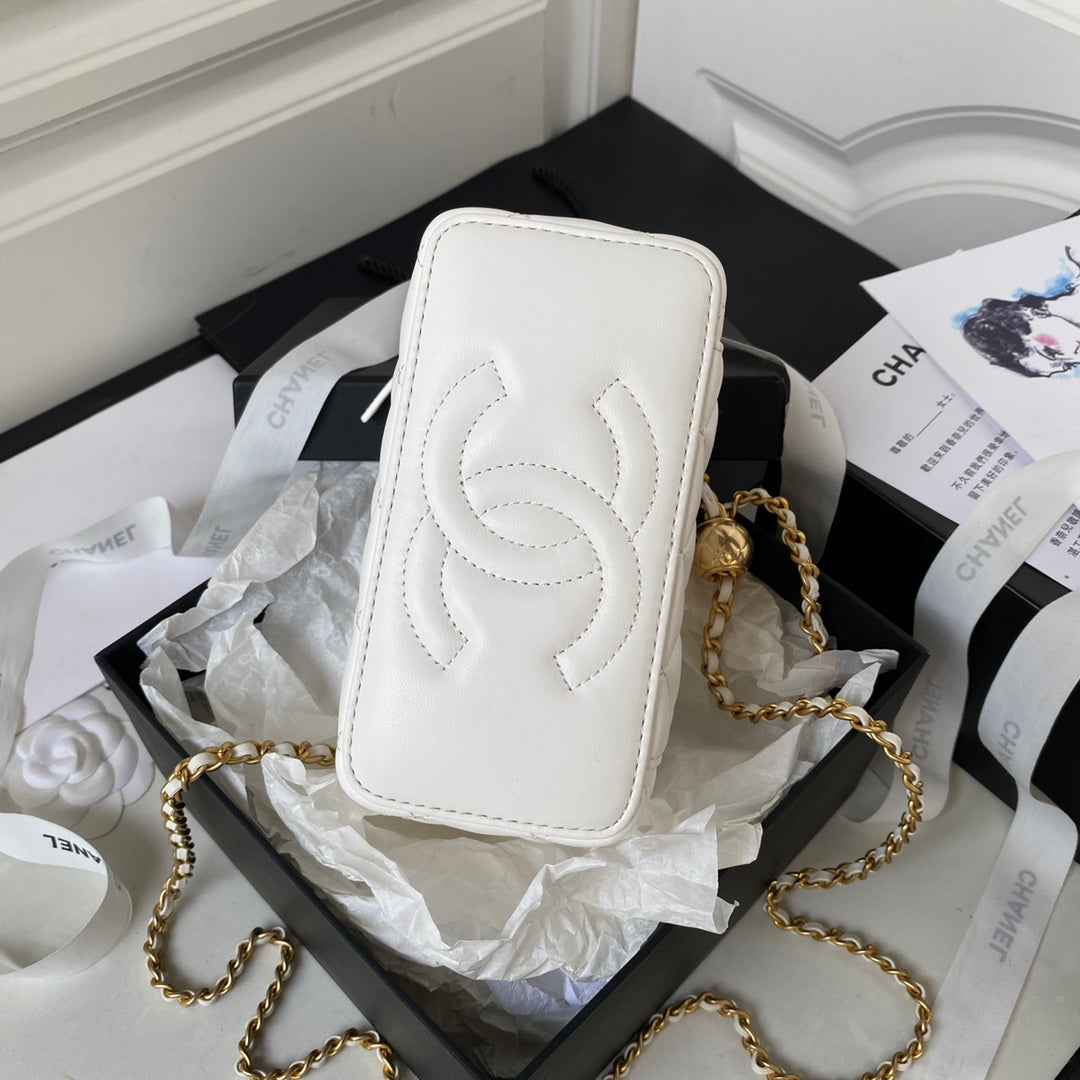 PETITE TROUSSE DE VANITY 17 EN CUIR DE VEAU BLANC QUINCAILLERIE DORÉ