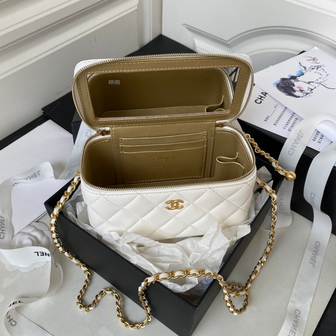 PETITE TROUSSE DE VANITY 17 EN CUIR DE VEAU BLANC QUINCAILLERIE DORÉ