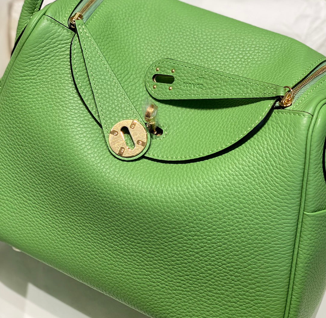 SAC HM LINDY 26 CUIR TAURILLON CLEMENCE VERT KELLY