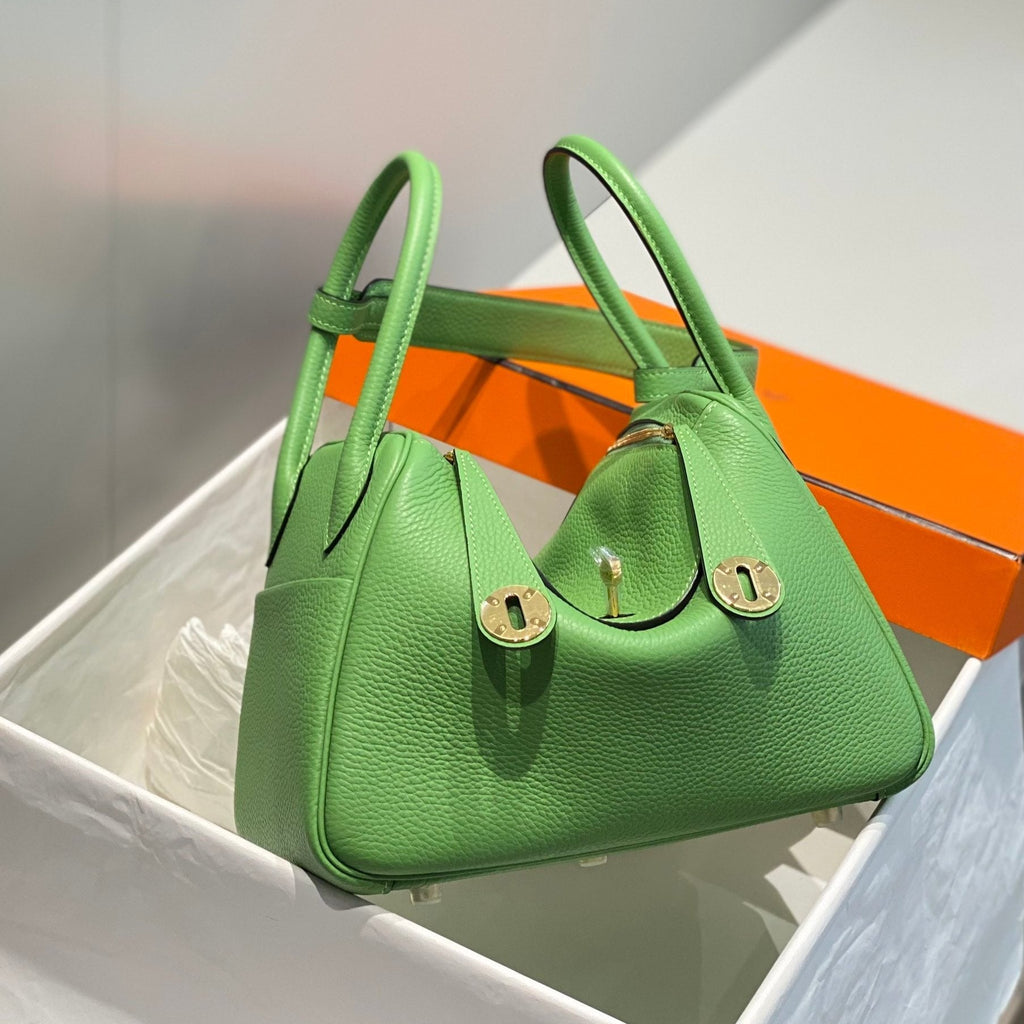 SAC HM LINDY 30 CUIR TAURILLON CLEMENCE VERT KELLY