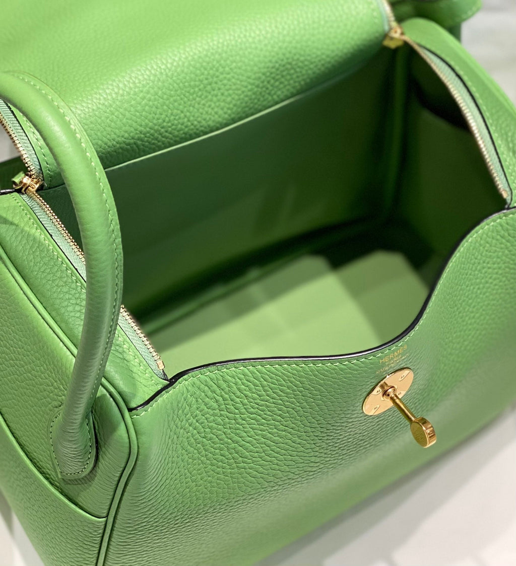 SAC HM LINDY 30 CUIR TAURILLON CLEMENCE VERT KELLY