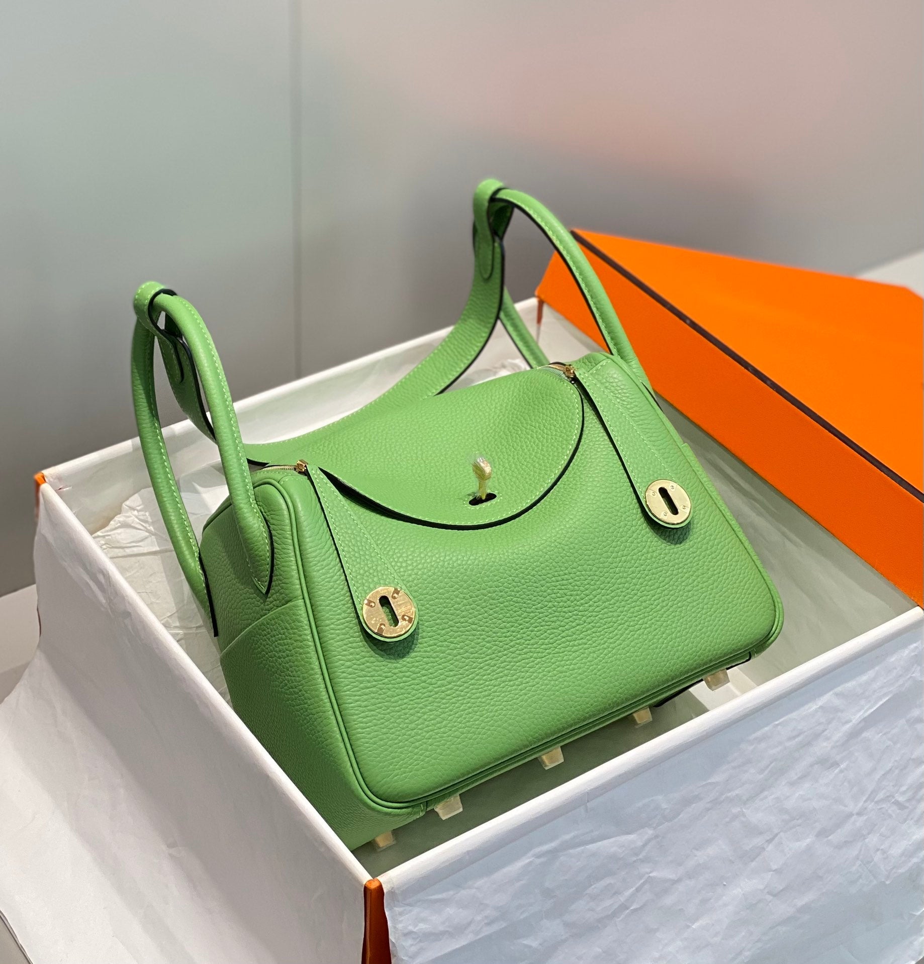 SAC HM LINDY 26 CUIR TAURILLON CLEMENCE VERT KELLY