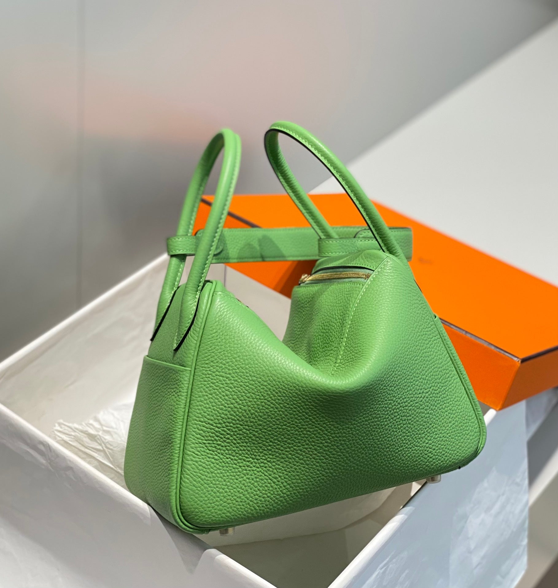 SAC HM LINDY 26 CUIR TAURILLON CLEMENCE VERT KELLY