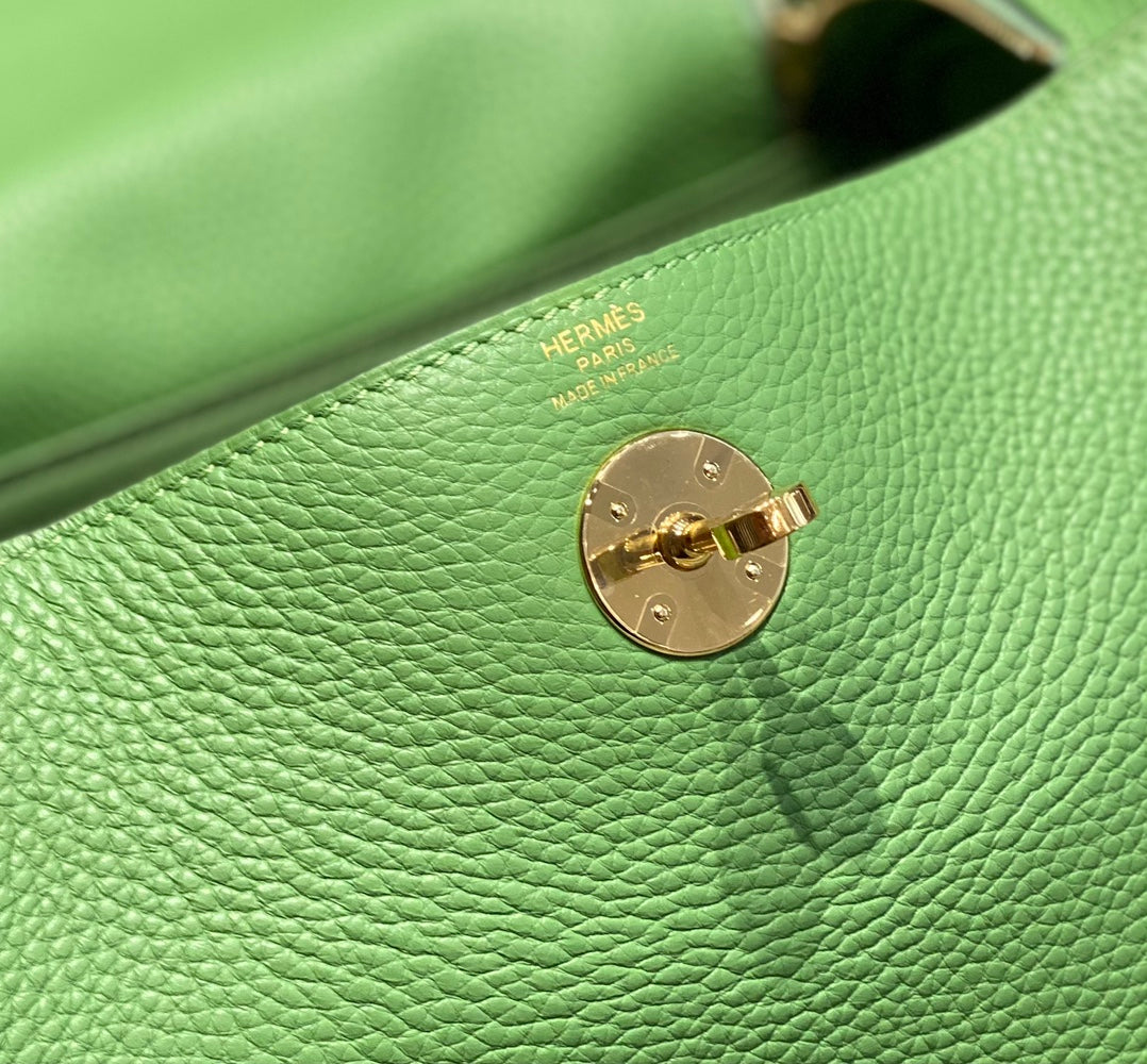SAC HM LINDY 30 CUIR TAURILLON CLEMENCE VERT KELLY