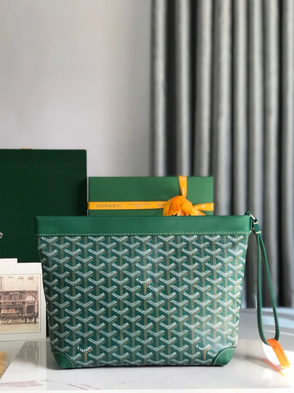POCHETTE CONTI 24 EN CUIR D'AGNEAU VERT ET TOILE GOYARDINE
