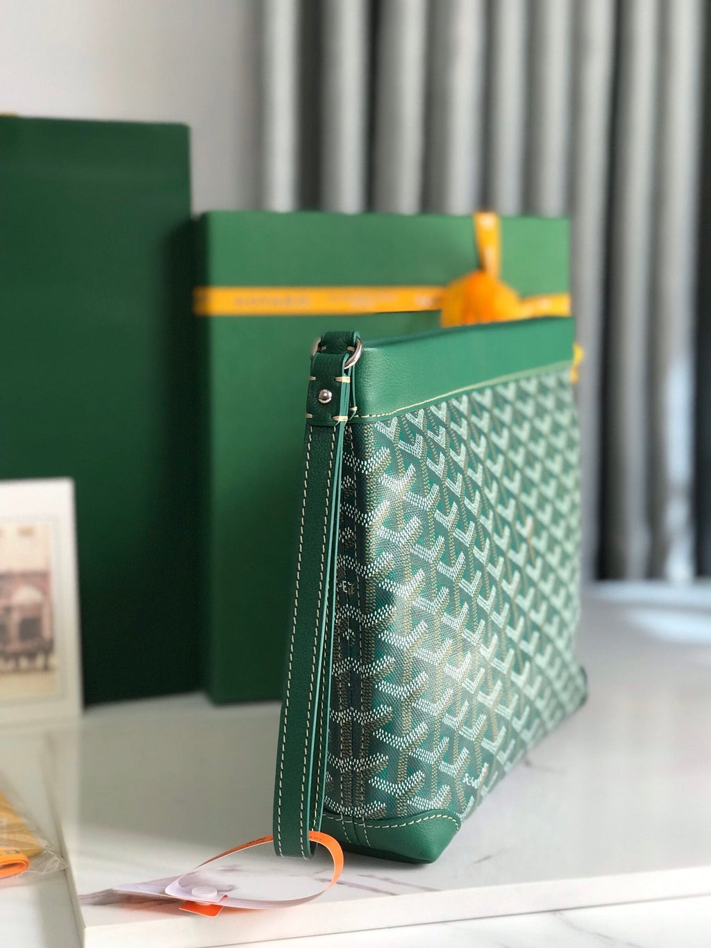 POCHETTE CONTI 24 EN CUIR D'AGNEAU VERT ET TOILE GOYARDINE