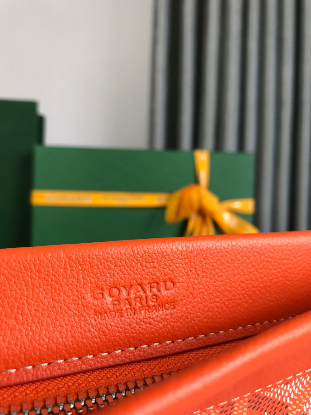 POCHETTE CONTI 24 EN AGNEAU ORANGE ET TOILE GOYARDINE