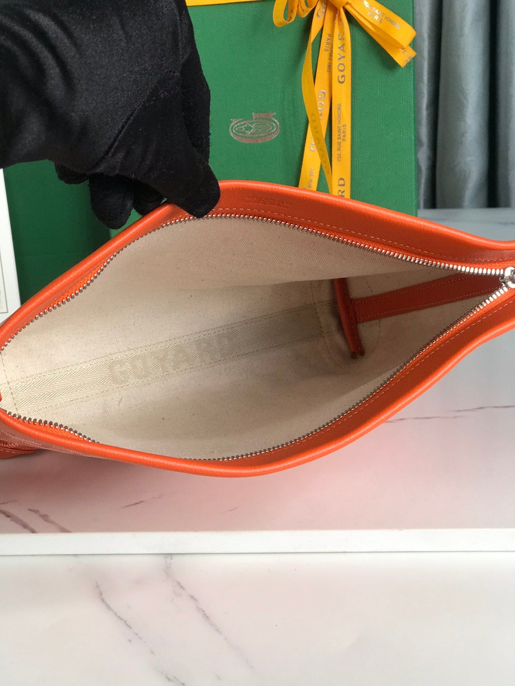 POCHETTE CONTI 24 EN AGNEAU ORANGE ET TOILE GOYARDINE
