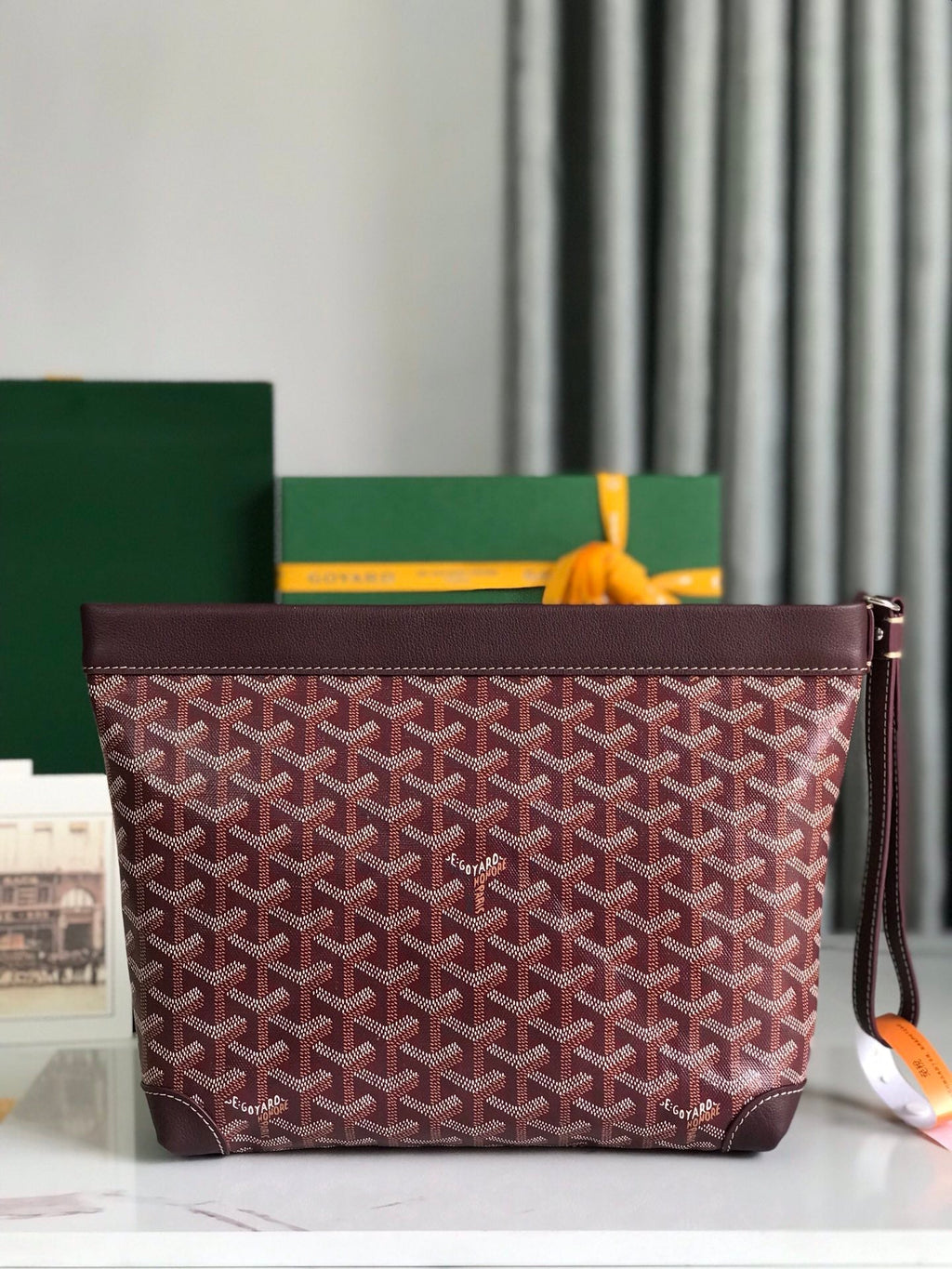 POCHETTE CONTI 24 EN CUIR D'AGNEAU ROUGE VIN ET TOILE GOYARDINE