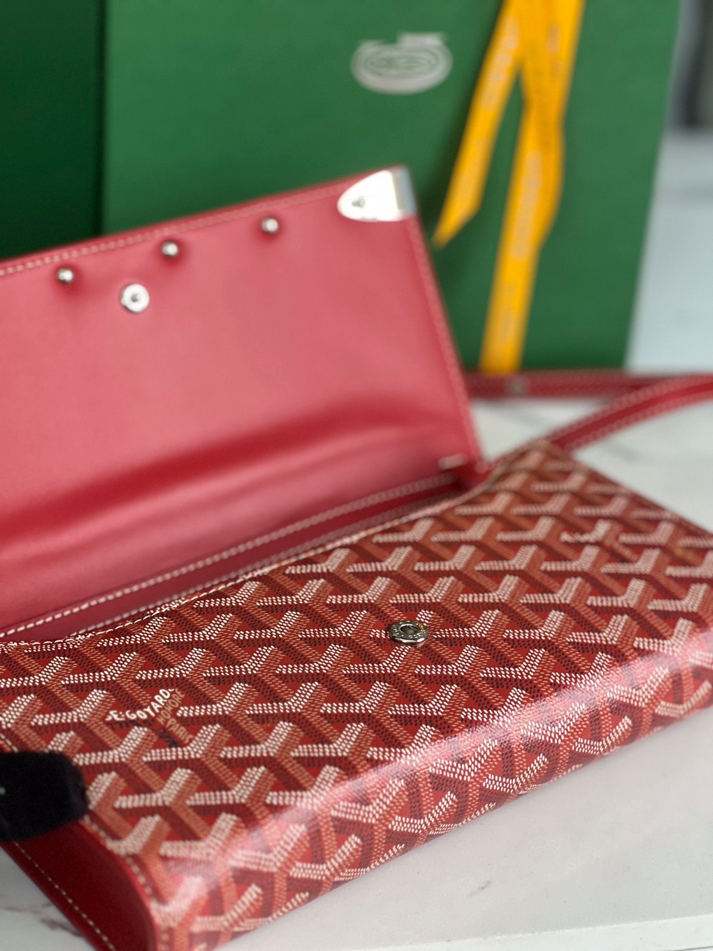 POCHETTE MONTE-CARLO PM 25 EN TOILE GOYARDINE ROUGE CLASSIQUE