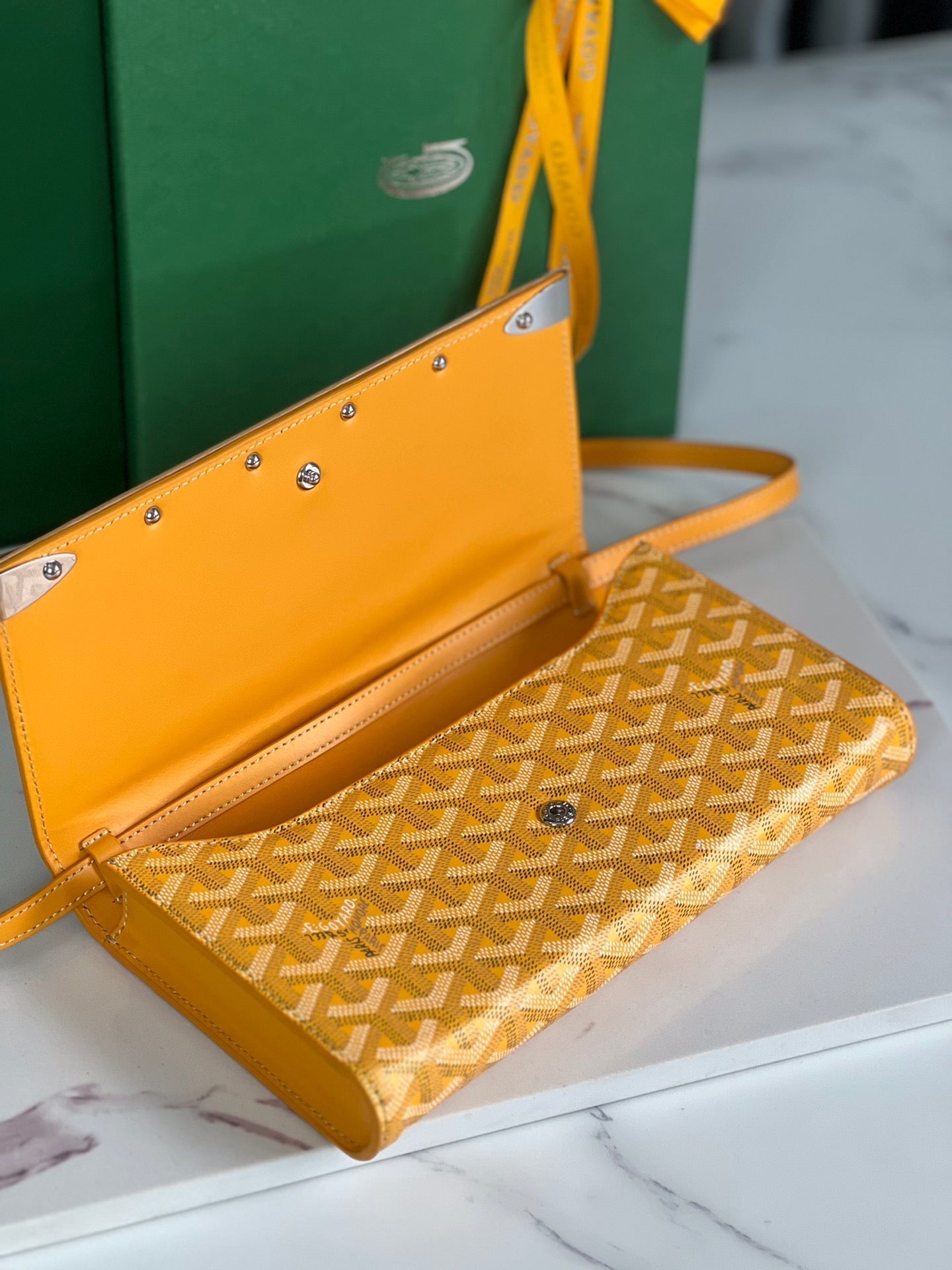 POCHETTE MONTE-CARLO PM 25 EN TOILE GOYARDINE JAUNE