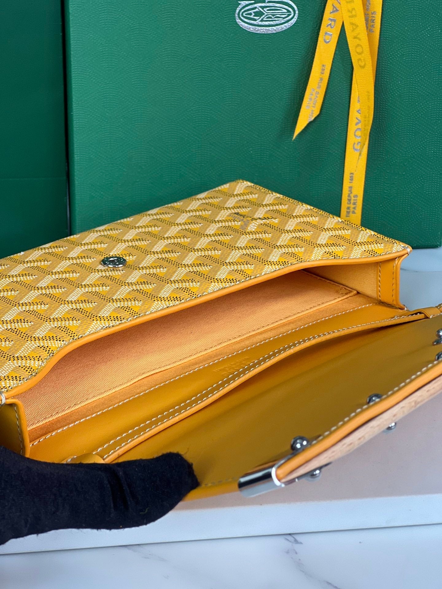 POCHETTE MONTE-CARLO PM 25 EN TOILE GOYARDINE JAUNE