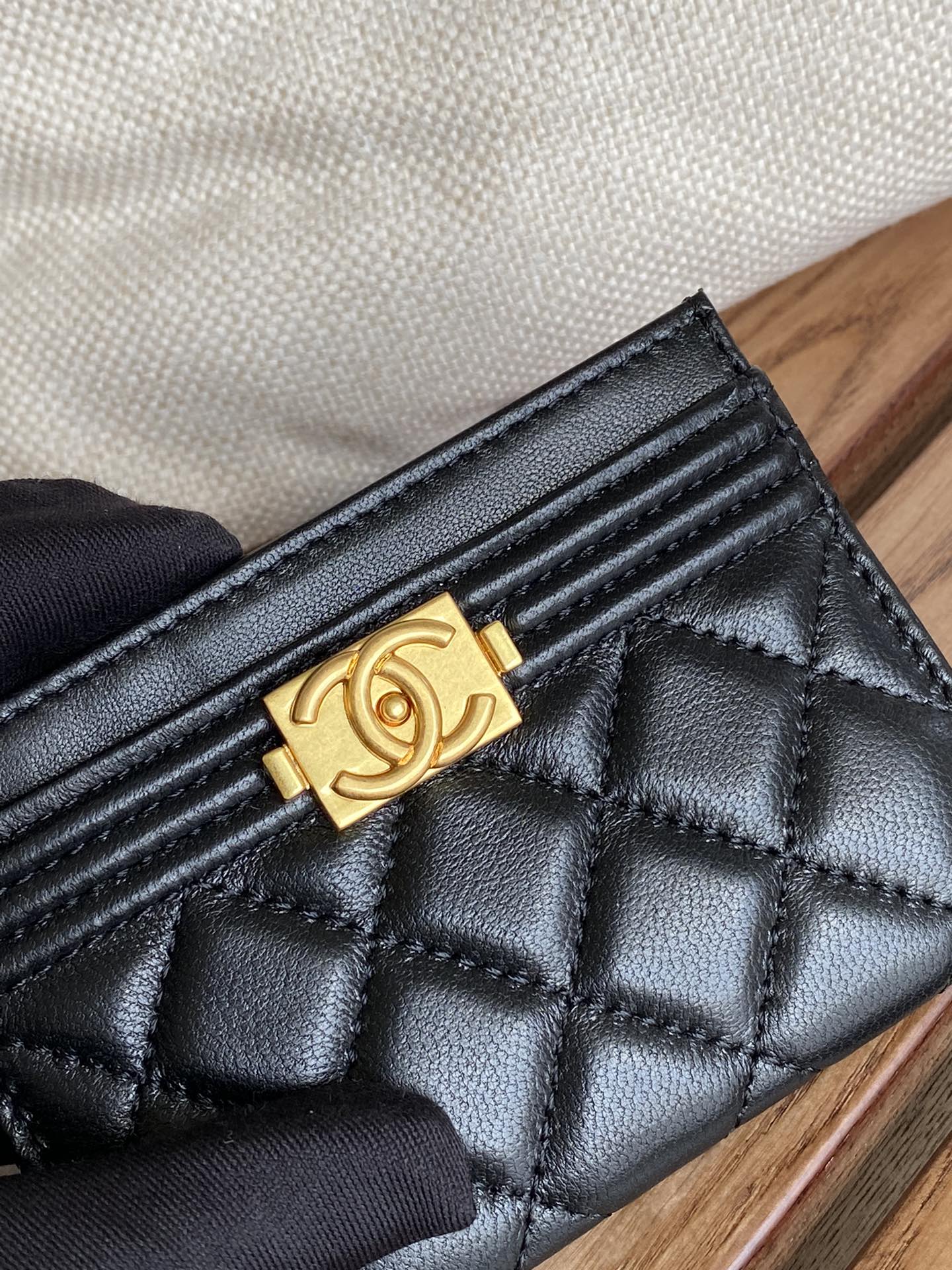 CC BOY 11CM CARD HOLDER BLACK LAMBSKIN GOLD HARDWARE