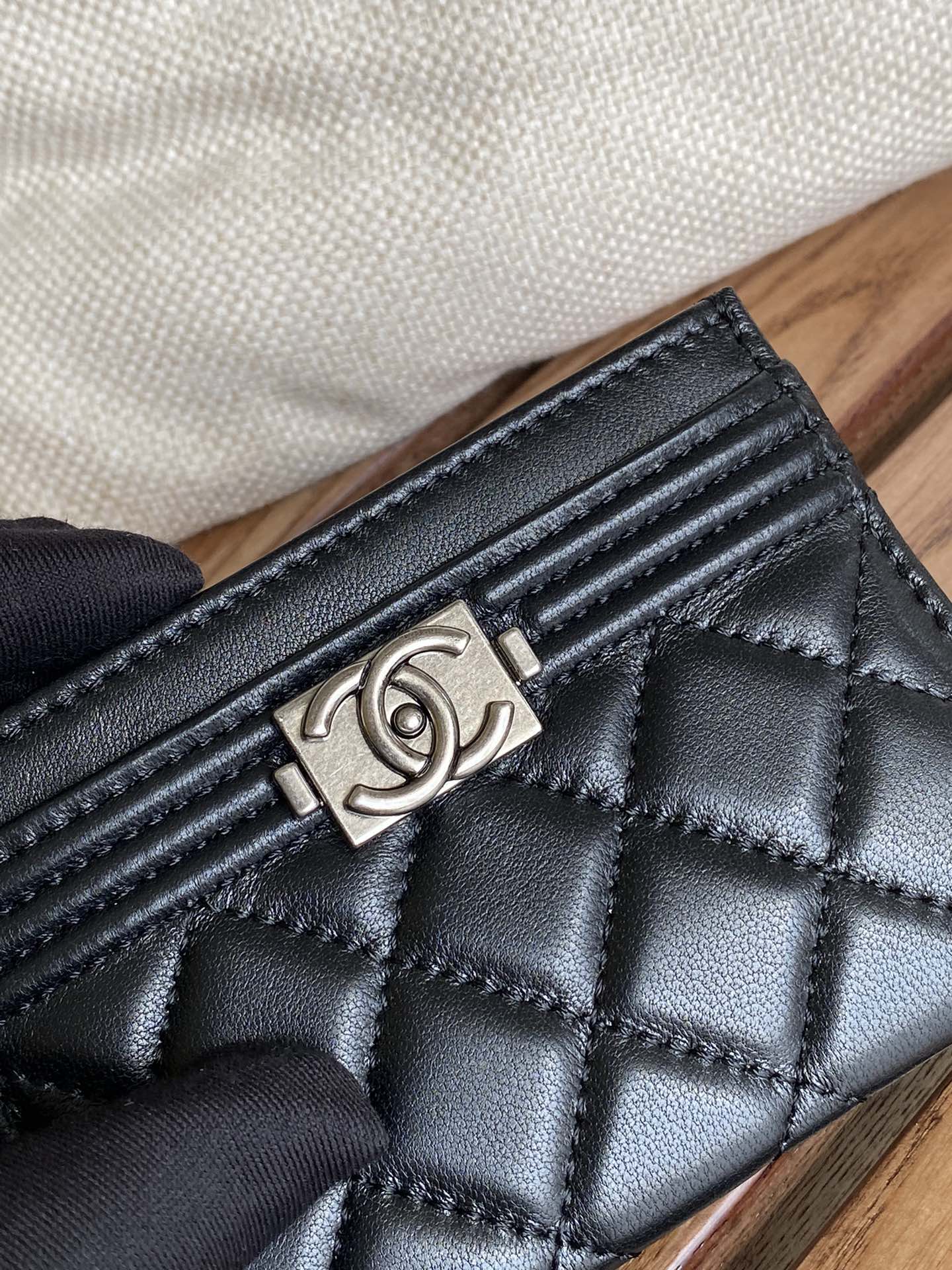 CC BOY 11CM CARD HOLDER BLACK LAMBSKIN SILVER HARDWARE