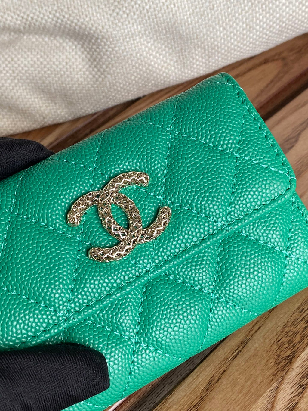 Petit portefeuille CC 11 cm, vert foncé, caviar, matériel doré clair