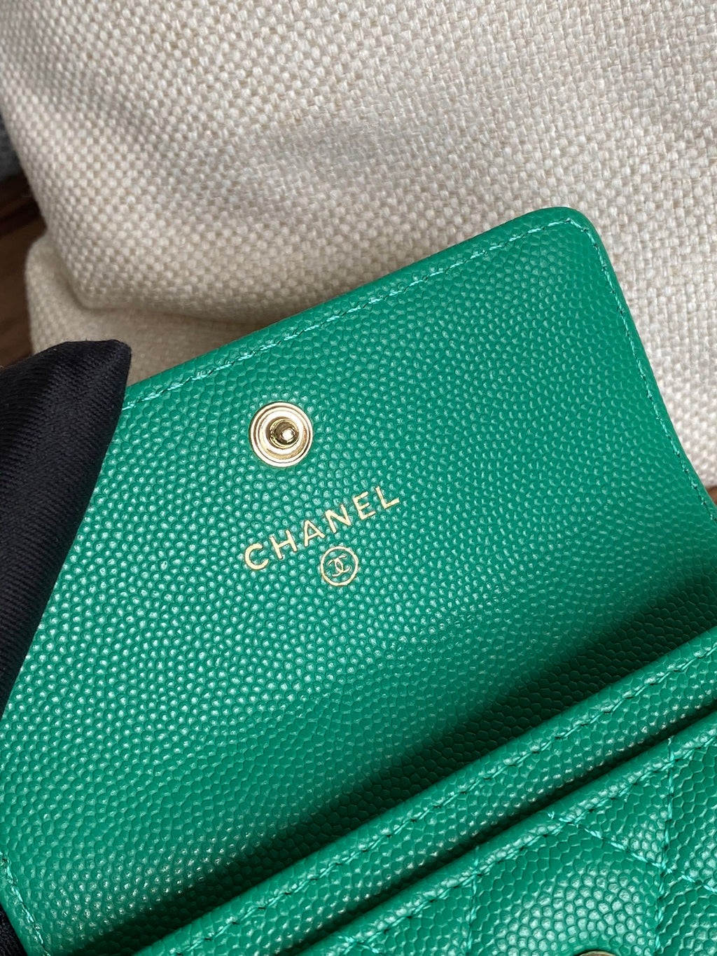 Petit portefeuille CC 11 cm, vert foncé, caviar, matériel doré clair