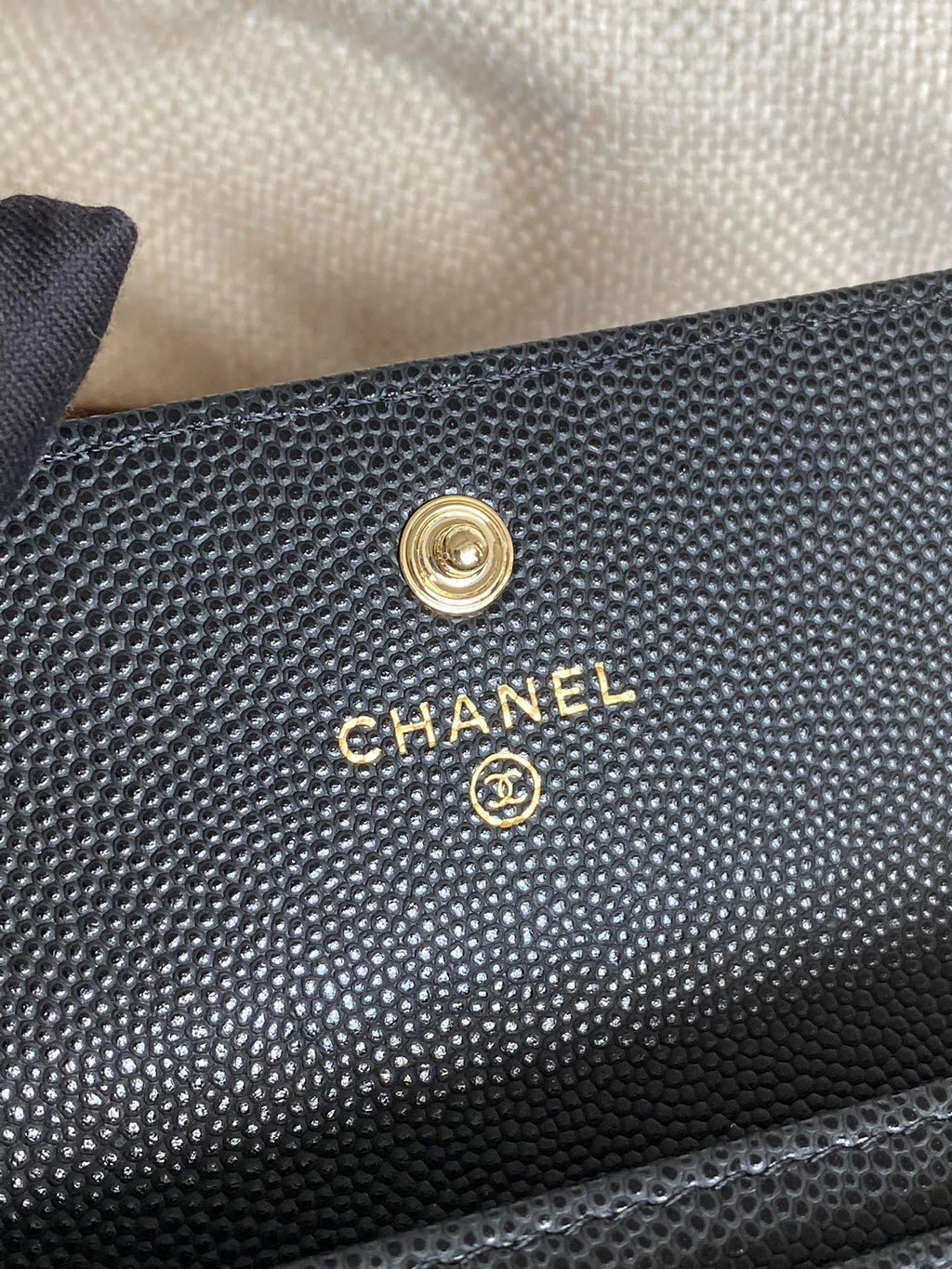 Petit portefeuille CC 11 cm, noir caviar, matériel doré clair