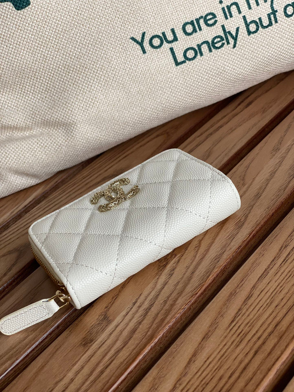 CC ZIPPED WALLET 11CM WHITE CAVIAR GOLD HARDWARE