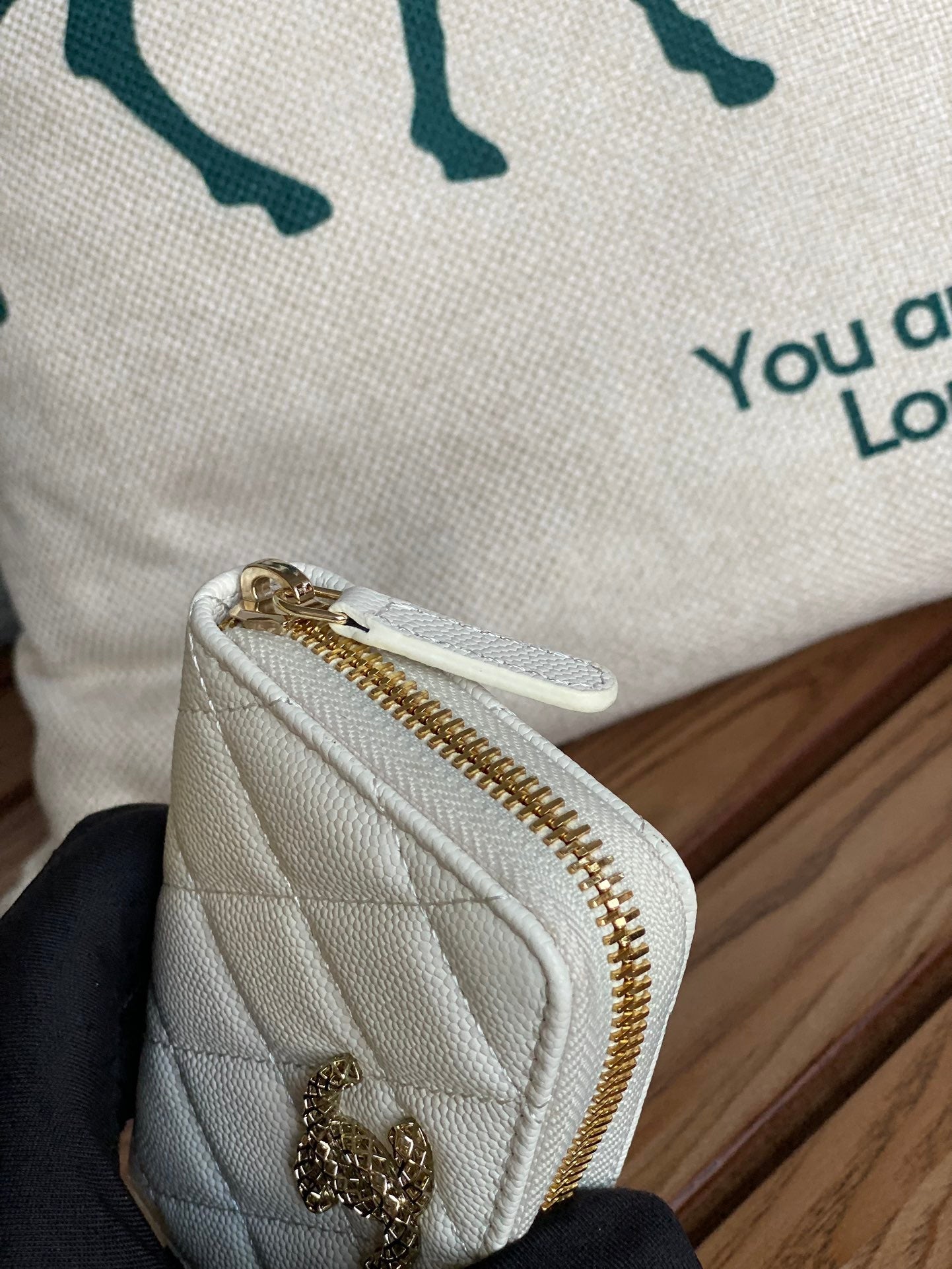 CC ZIPPED WALLET 11CM WHITE CAVIAR GOLD HARDWARE