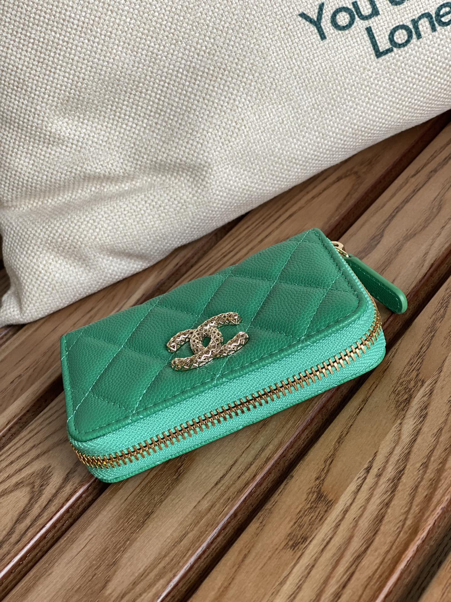 CC ZIPPED WALLET 11CM GREEN CAVIAR GOLD HARDWARE