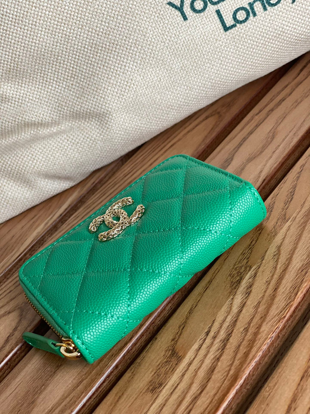 CC ZIPPED WALLET 11CM GREEN CAVIAR GOLD HARDWARE