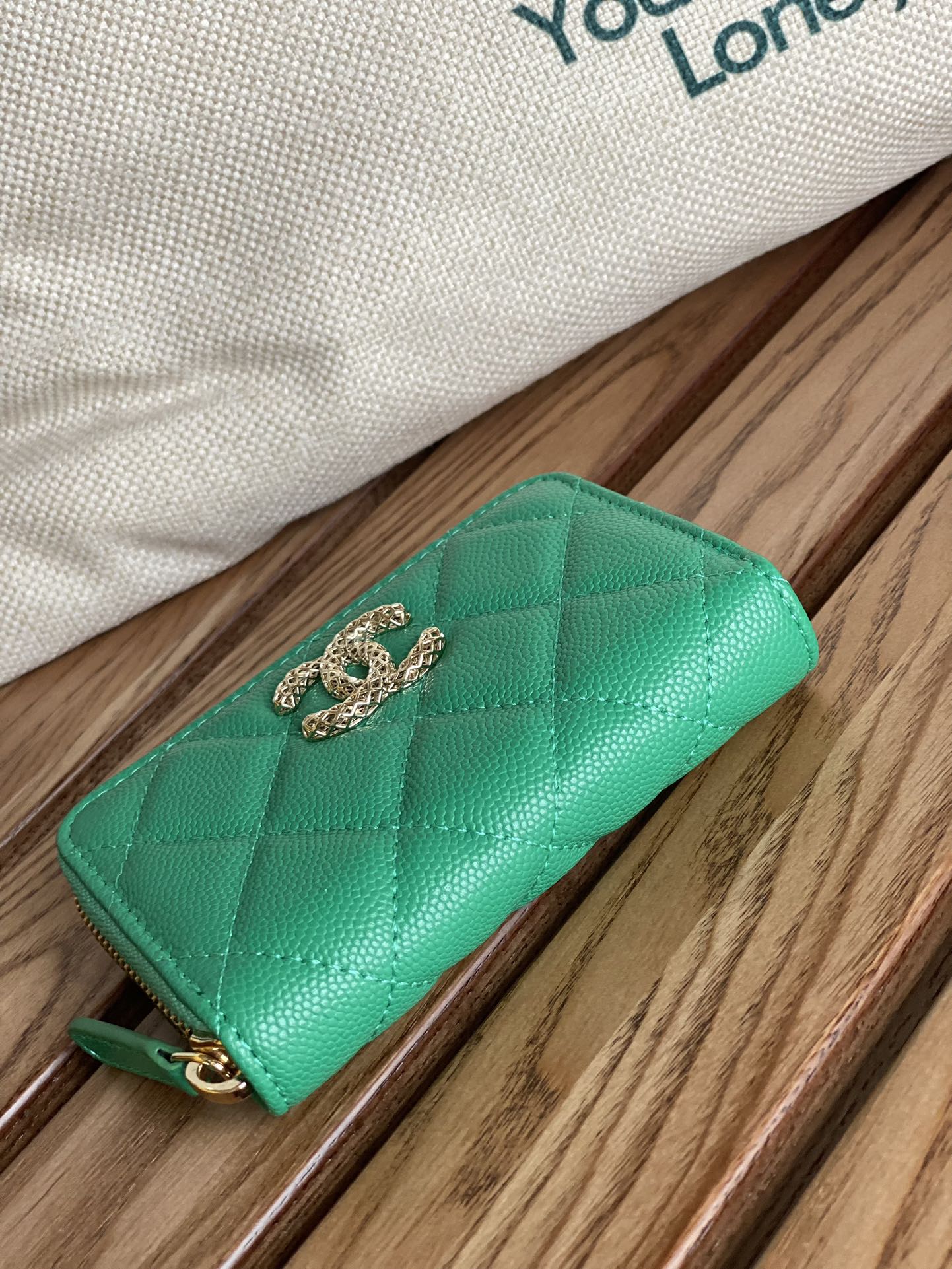 CC ZIPPED WALLET 11CM GREEN CAVIAR GOLD HARDWARE